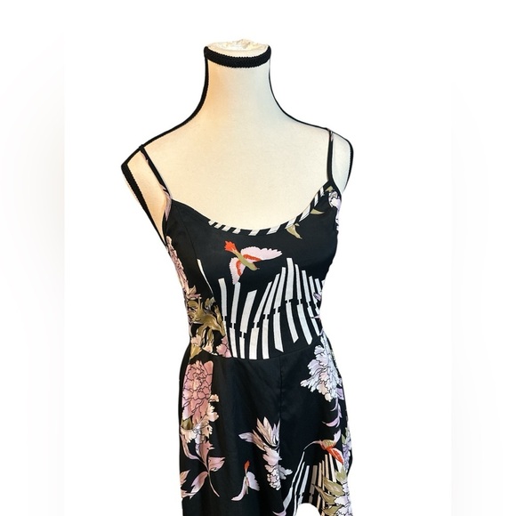 Band of Gypsies Black and White Romper with Pink Accents HAS POCKETS! - Picture 3 of 6